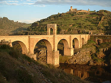 Puente de Alc&aacute;ntara