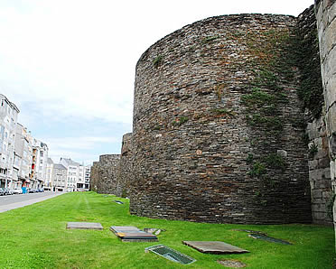 Cubo de la muralla romana